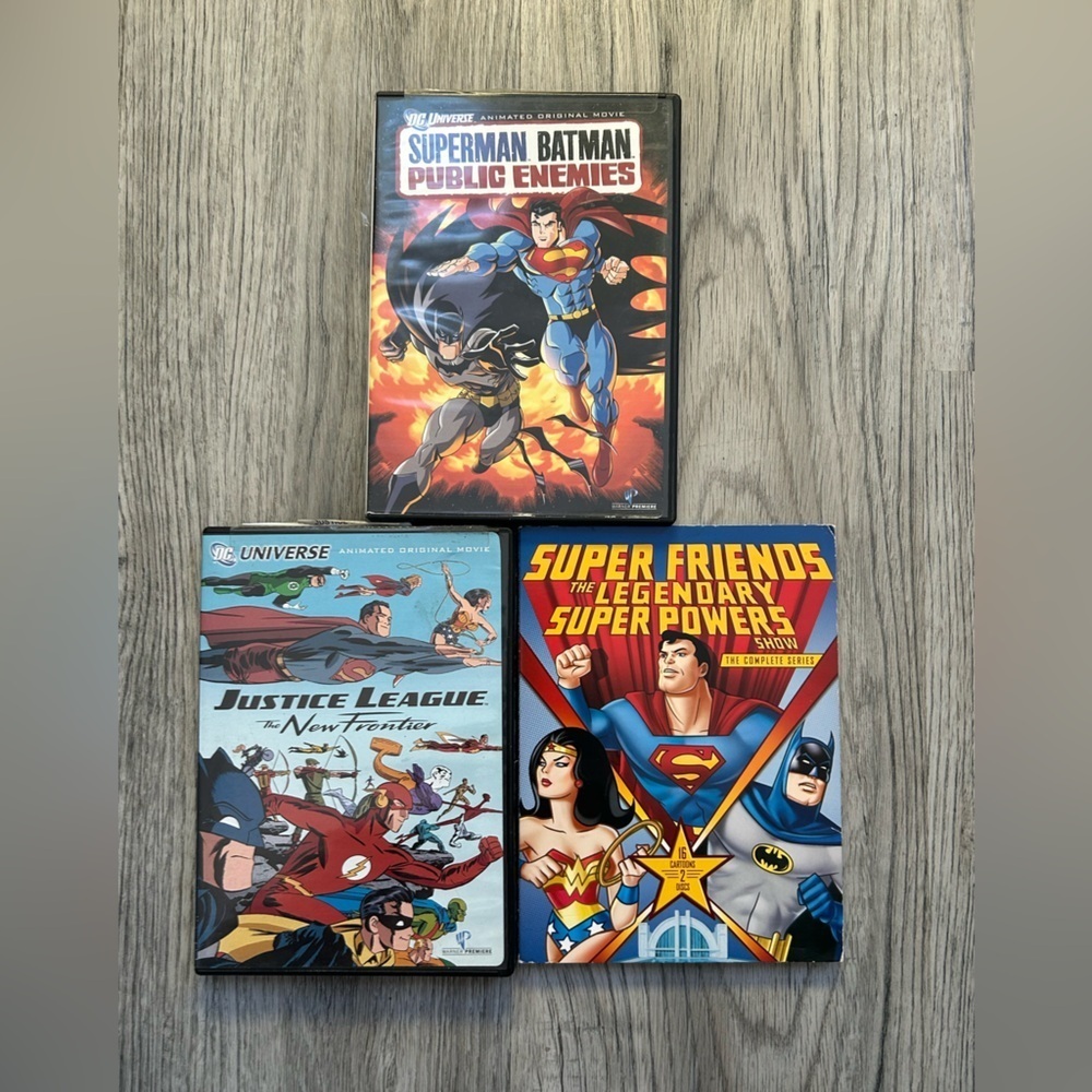 DC Comics Superhero 12 DVD's - Multicolor Covers - Picture 3 of 6
